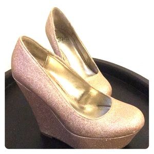 Gold SM wedges size 7